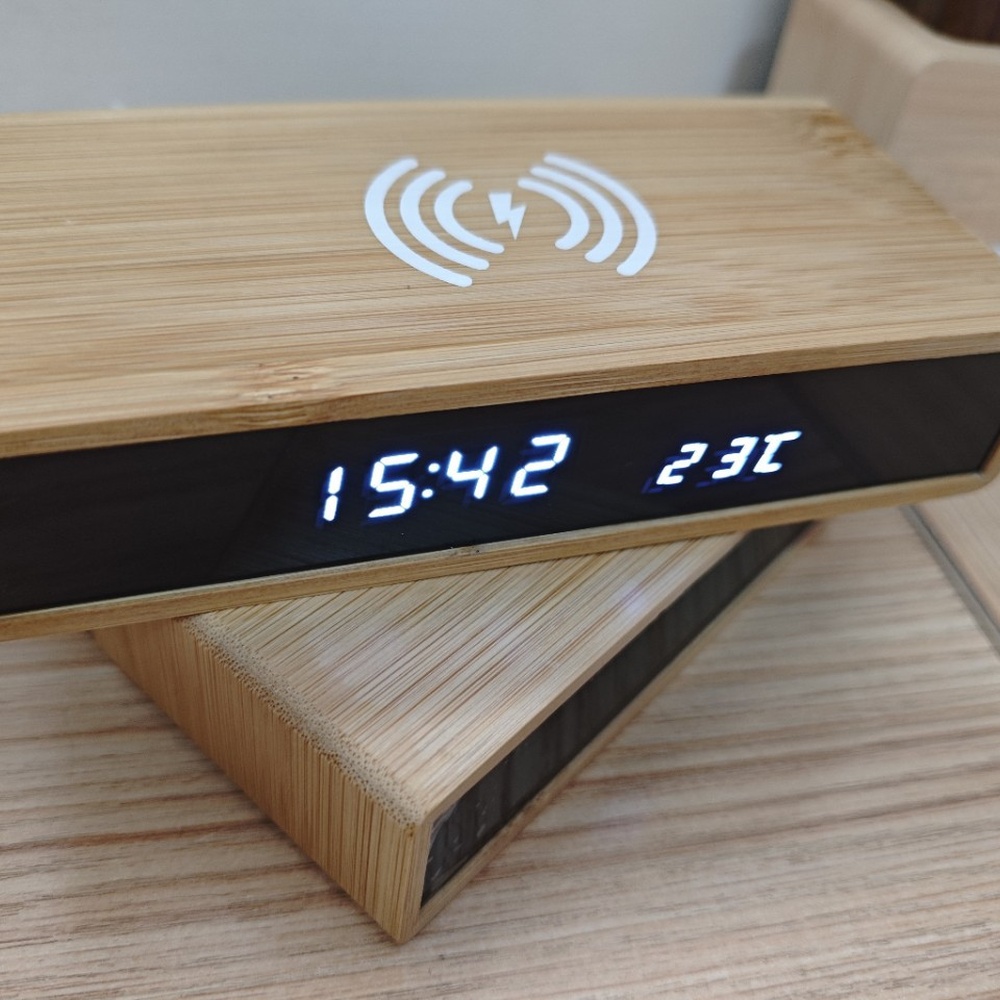 Office Table Accessories Unique - Horloge numérique multifonctionnelle en bambou, chargeur